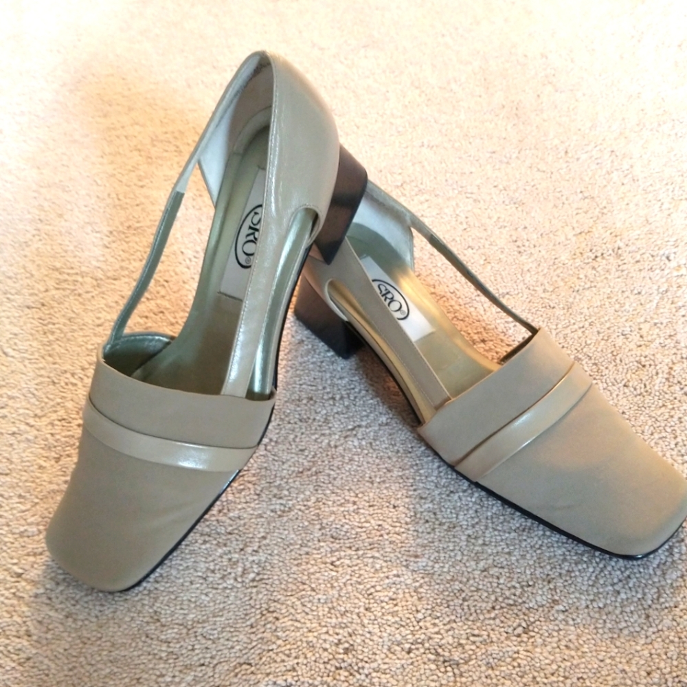 SRO Juniper Stone/Taupe Cut-Out Closed Toe Shoe
